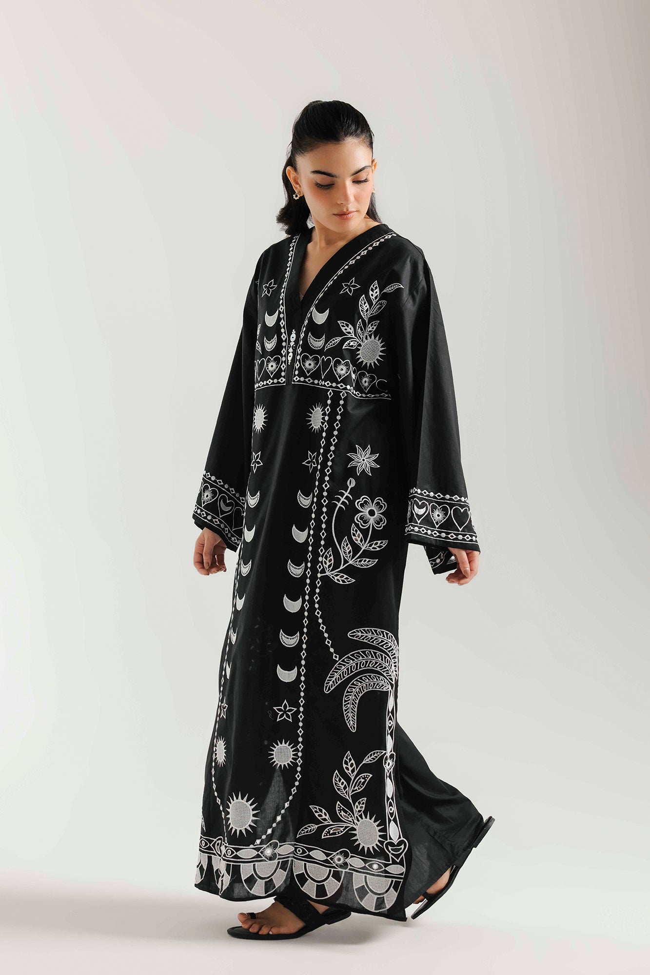 EMBROIDERED KAFTAN (E9230/102/902)