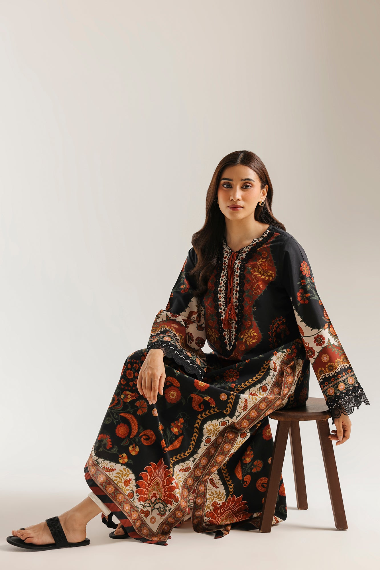 EMBROIDERED KAFTAN (E4401/103/902)