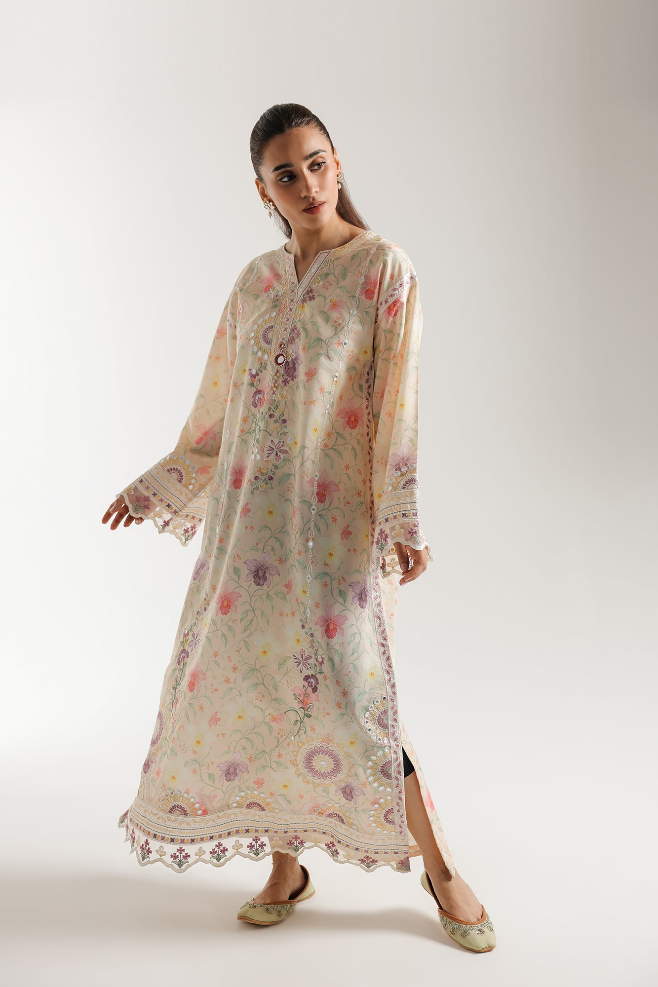 EMBROIDERED KAFTAN (E4406/103/329)